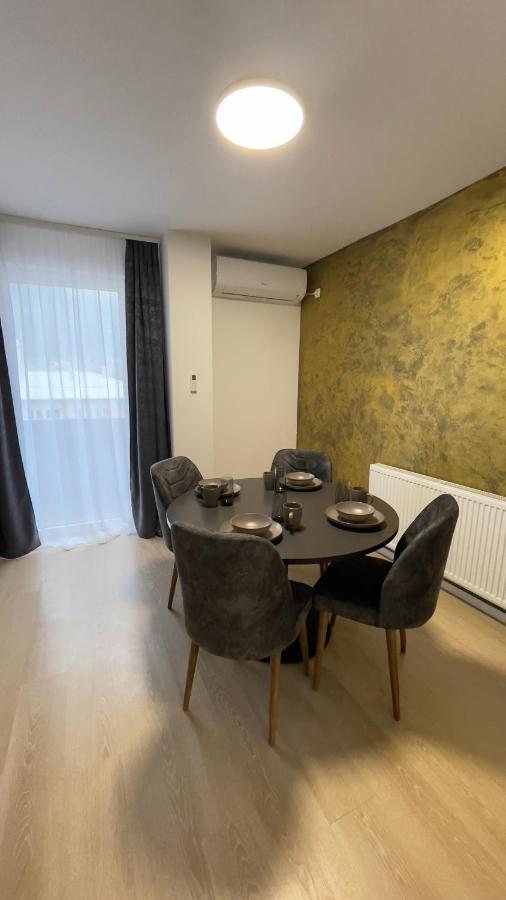 Ferienwohnung Apartman Lux Zepce Exterior foto