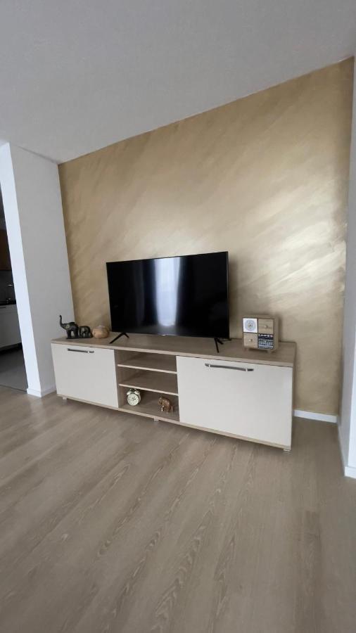 Ferienwohnung Apartman Lux Zepce Exterior foto